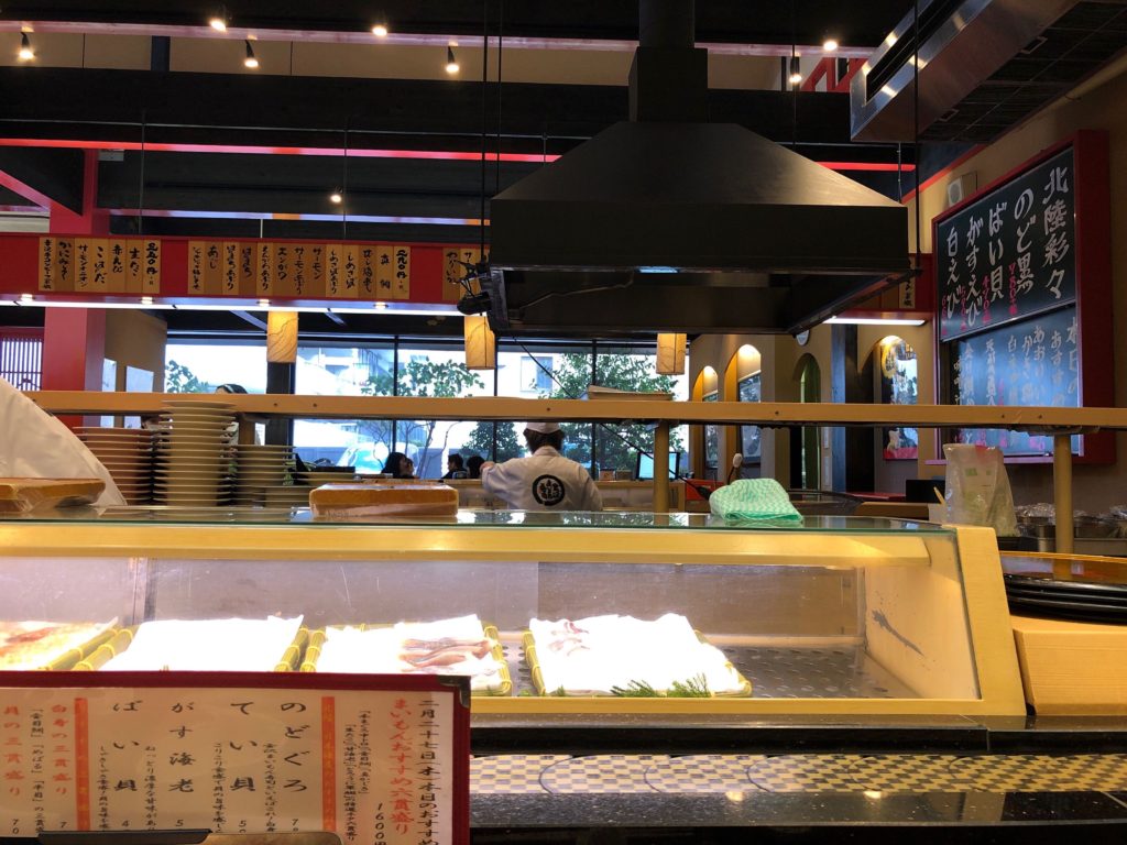 金沢まいもん寿司の内観