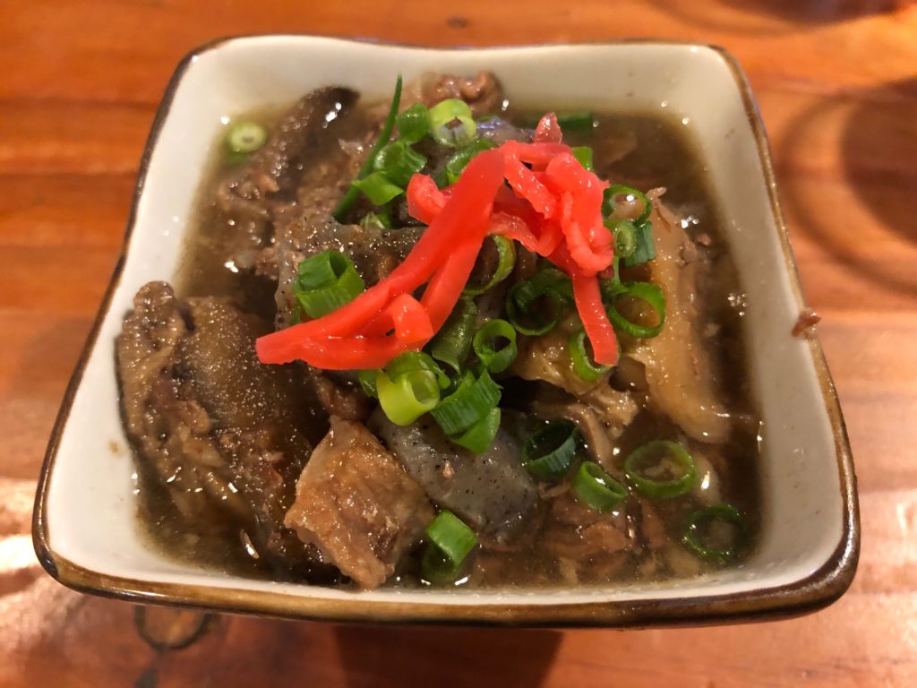 足柄古道万葉うどんの牛すじ煮込み