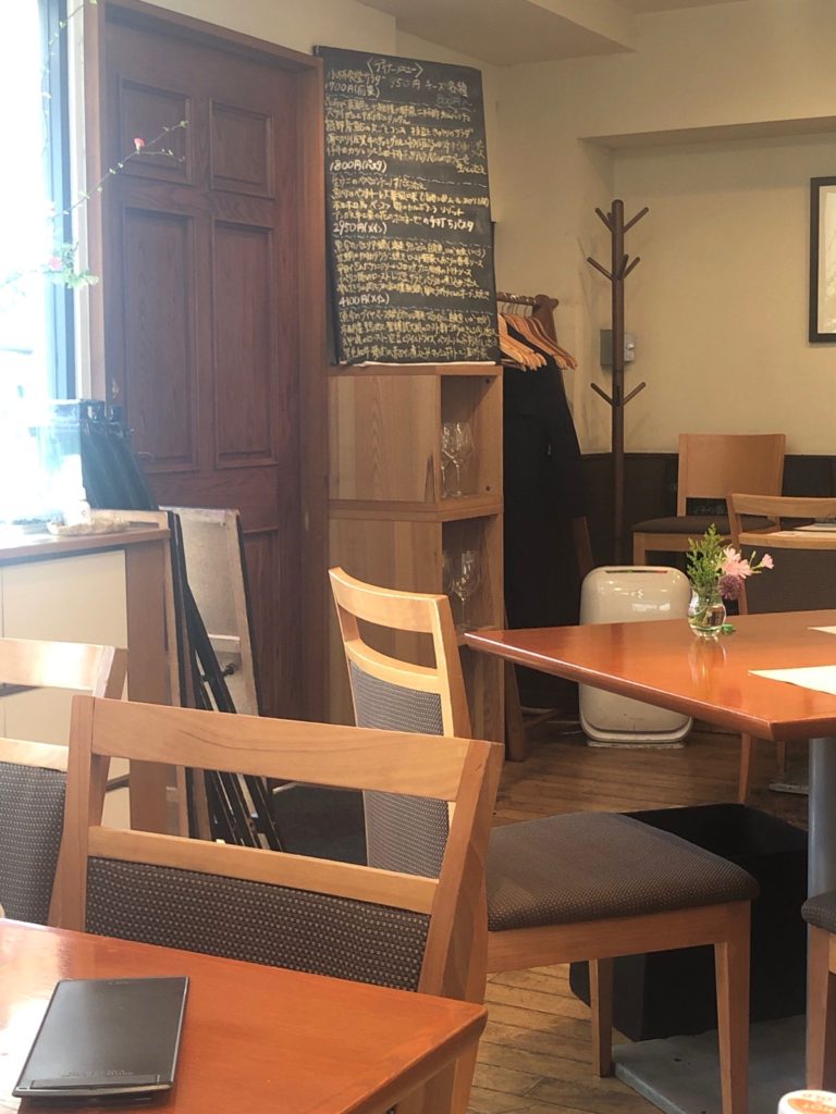 小林食堂の店内