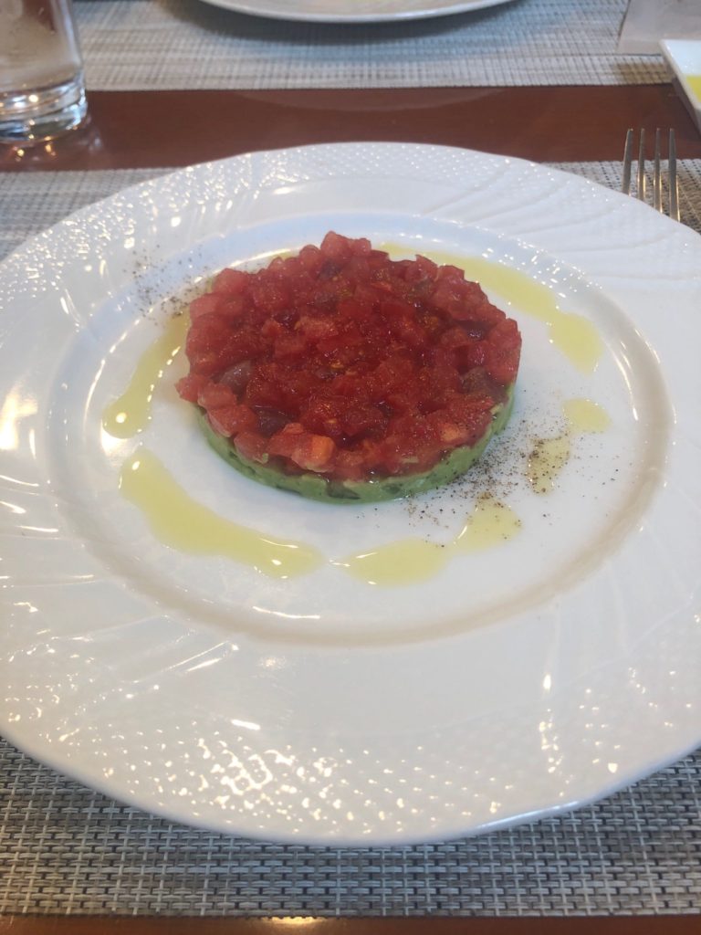 小林食堂のマグロとアボカドのタルタル